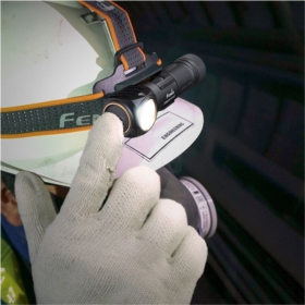 Latarka Fenix HM61R V2.0