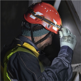 Latarka Fenix HM71R